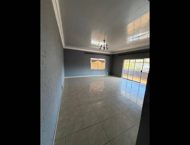 4 BEDROOM HOUSE FOR SALE IN OAKDENE